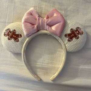 Disney Minnie ears gingerbread cookie